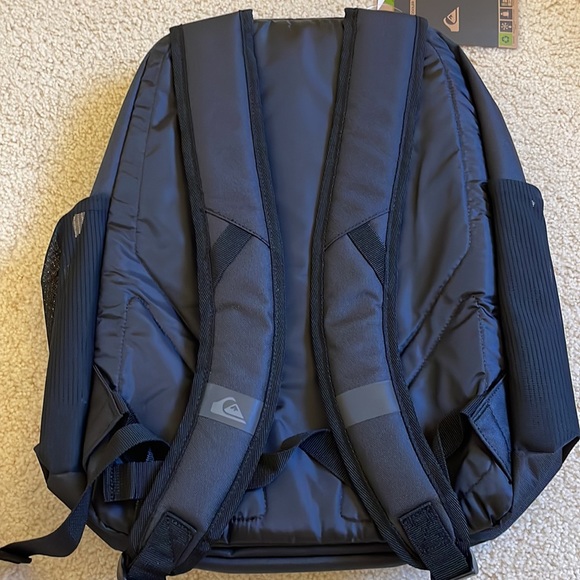 Quicksilver guys laptop multi functional backpack - Picture 2 of 6